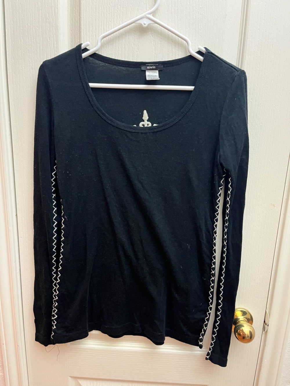 Enti Black Long-Sleeve Scoop Neck Top with White Zigzag Side Detail